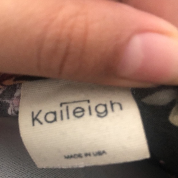 Kaileigh black floral short sleeve midi dress size medium - Picture 9 of 13